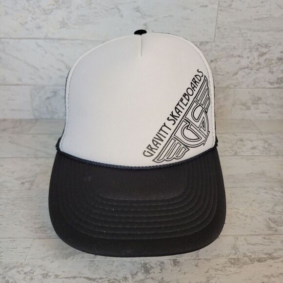 Gravity Skateboards Truckers Black & White Snapback Hat Cap Skater Mesh OTTO - Picture 1 of 8
